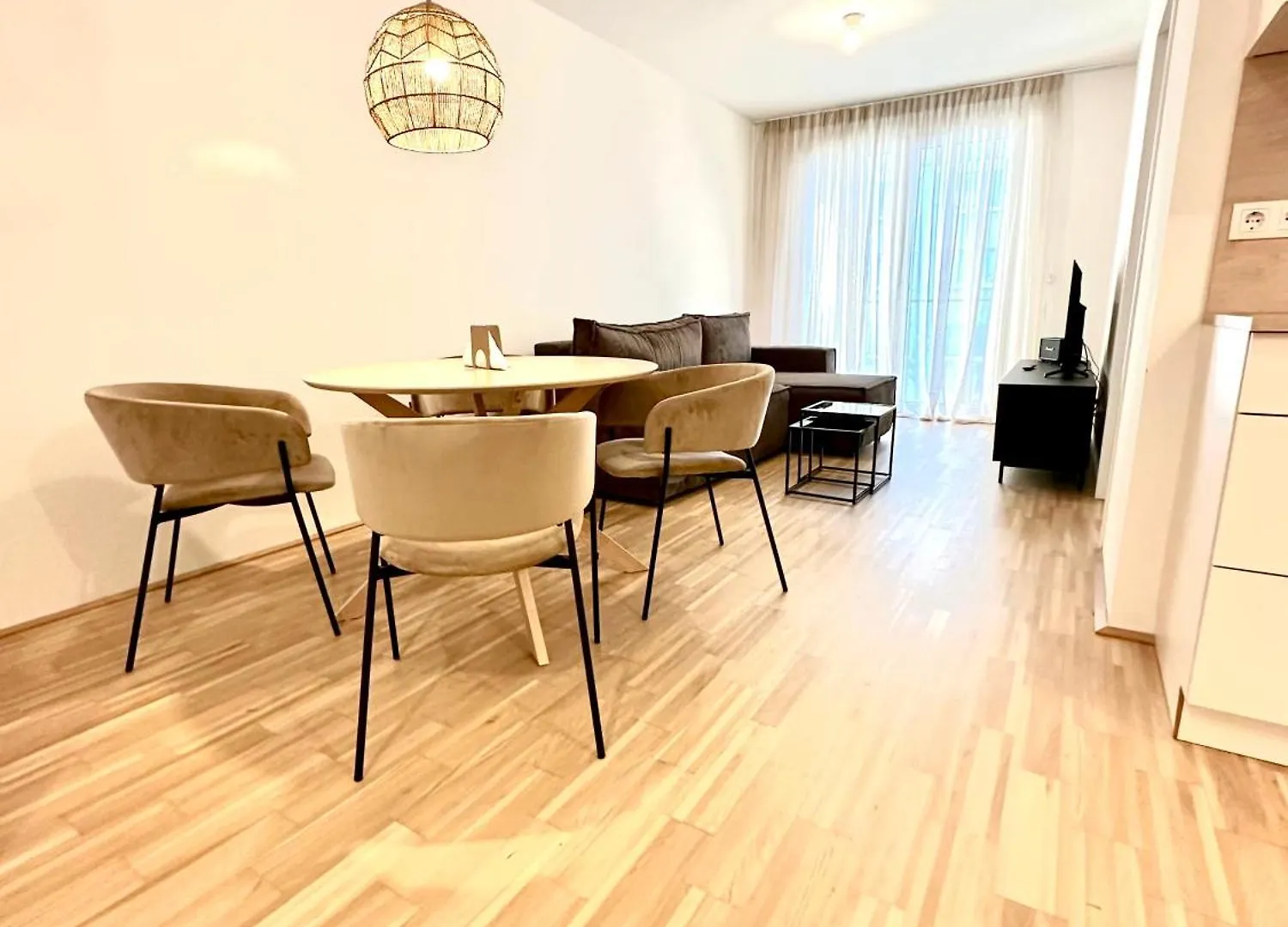 Coho City Apartments Mit Hauseigener Tiefgarage Viena